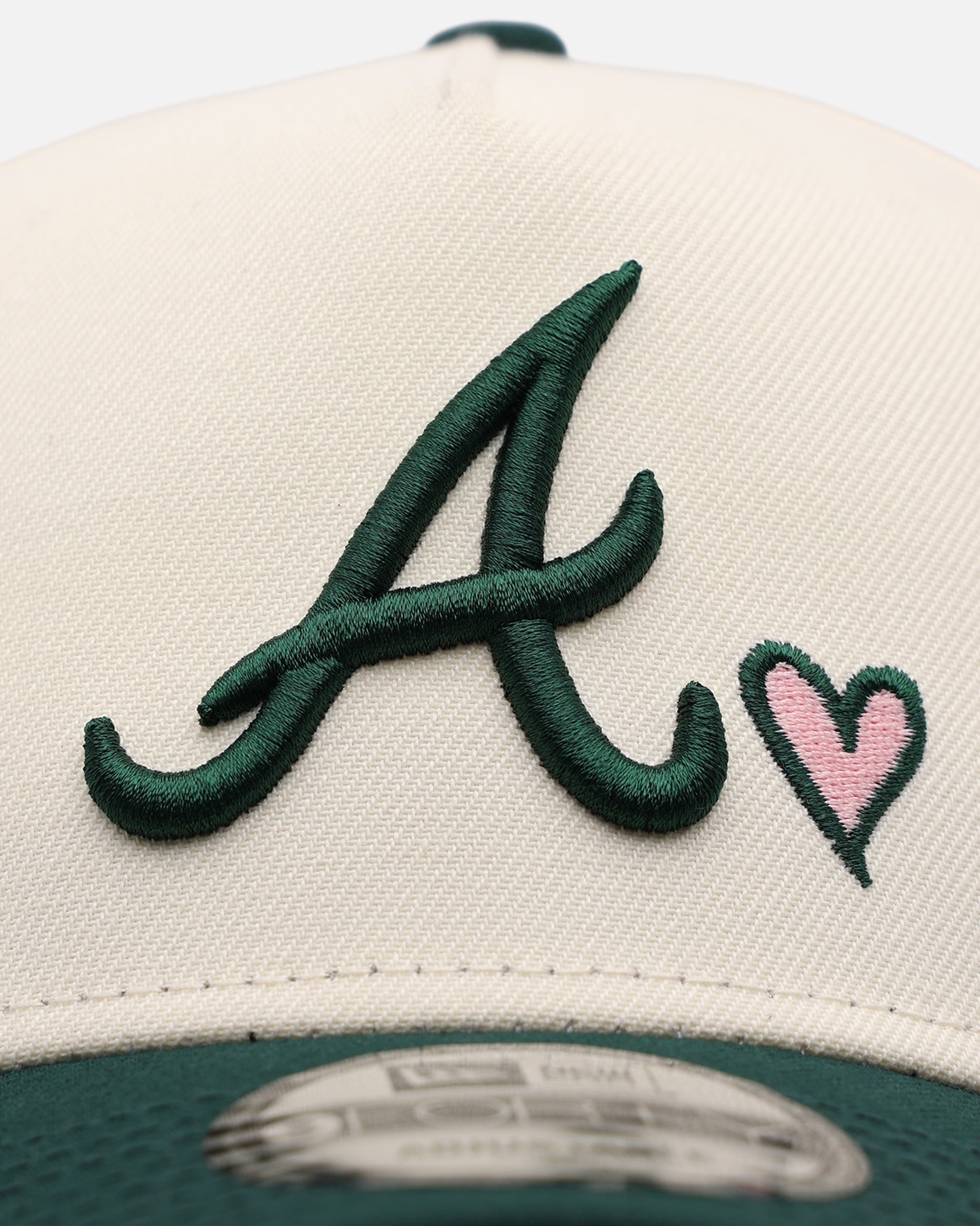 New Era Atlanta Braves 'Pink Satin Hearts Green' 9FORTY A-Frame Snapback Chrome/Dark Green
