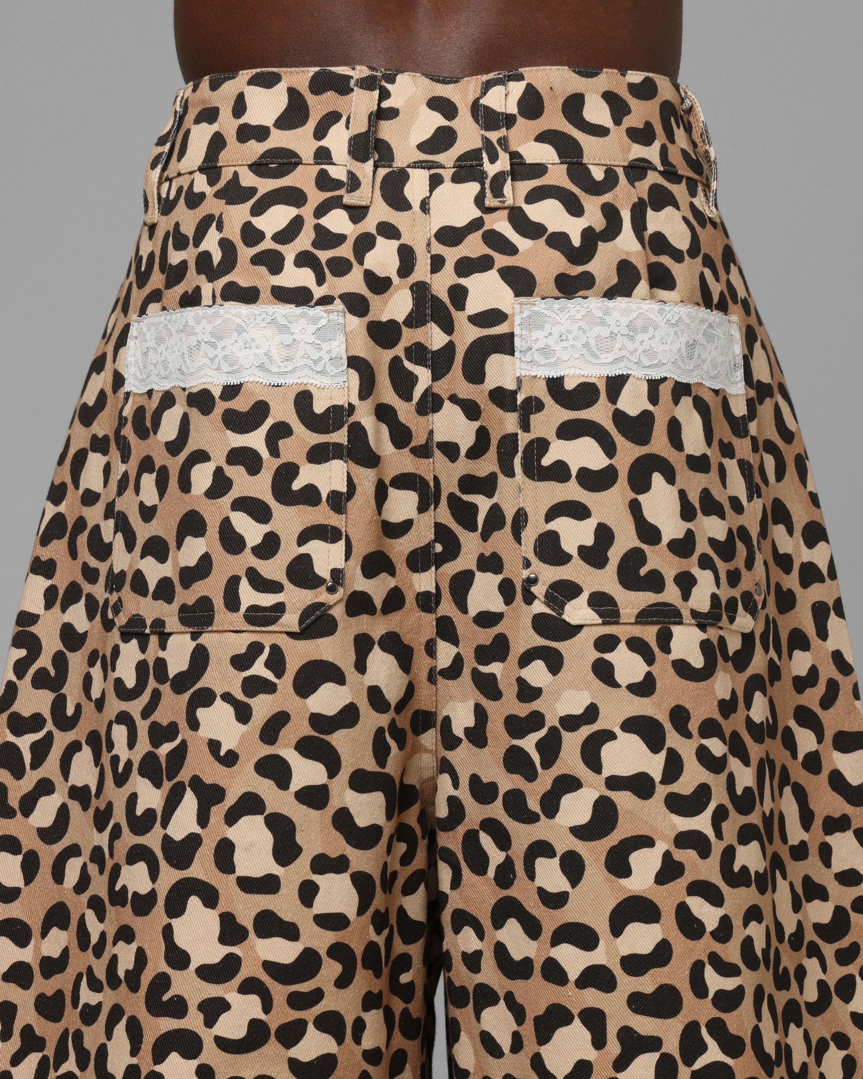 Loiter Lace Jorts Leopard